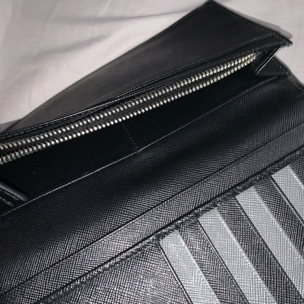 Prada Wallet - Picture 8 of 8